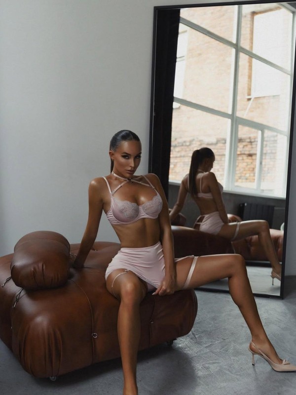 ИНГА привлекательная девушка из Верхнего уфалея цена от 7000 руб